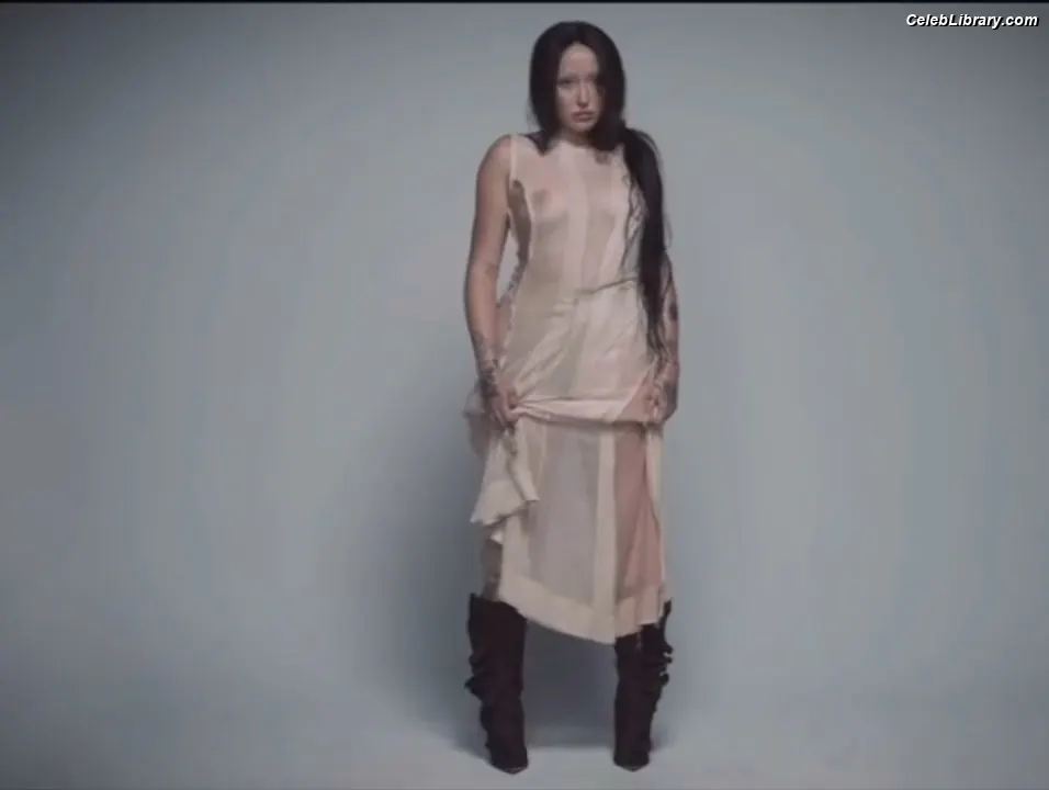 Noah Cyrus photo 19 of 911