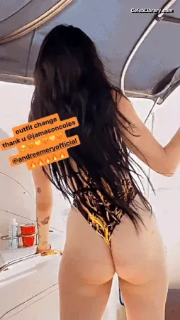 Noah Cyrus photo 22 of 911