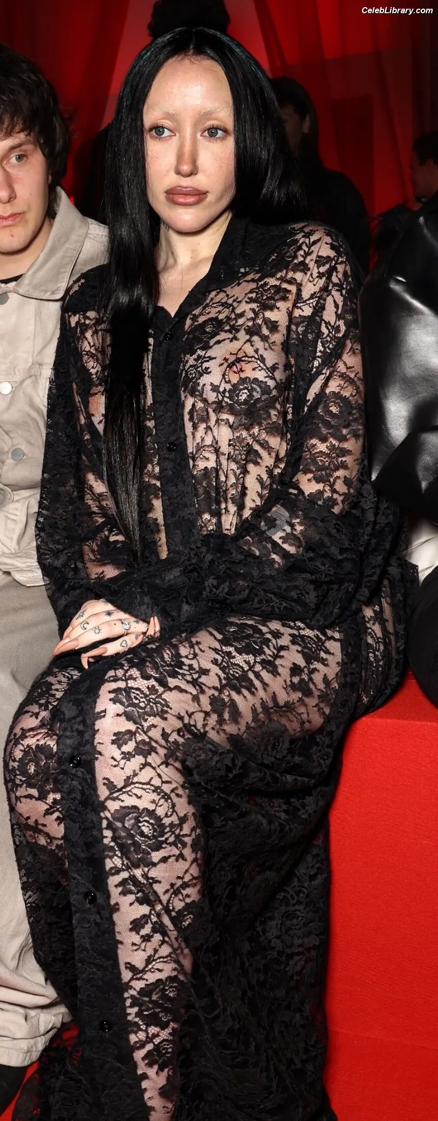 Noah Cyrus photo 8 of 911