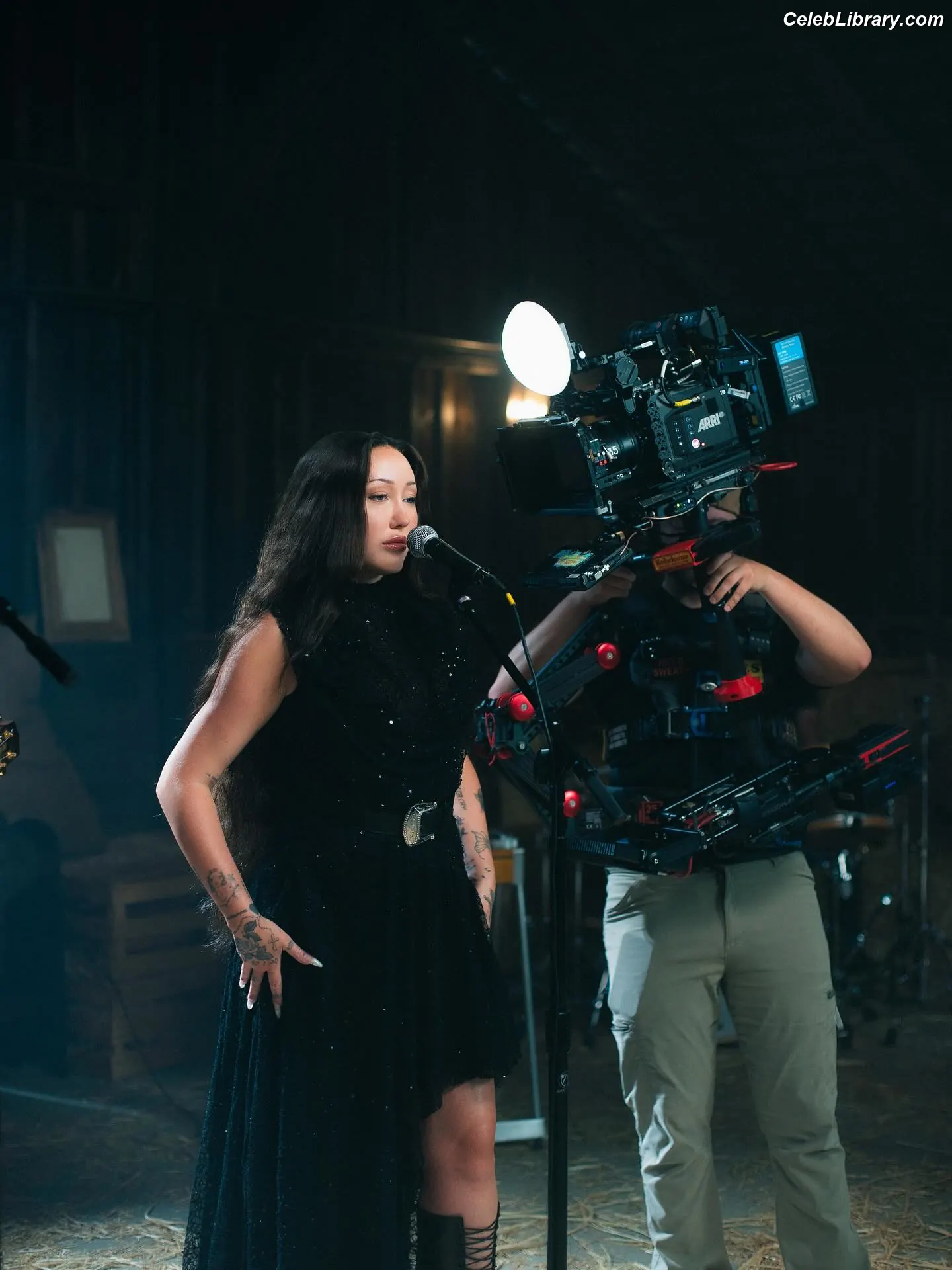 Noah Cyrus photo 18 of 911