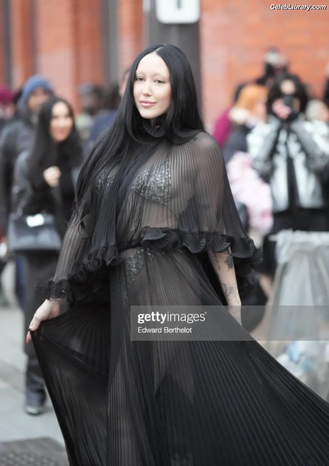 Noah Cyrus photo 24 of 911