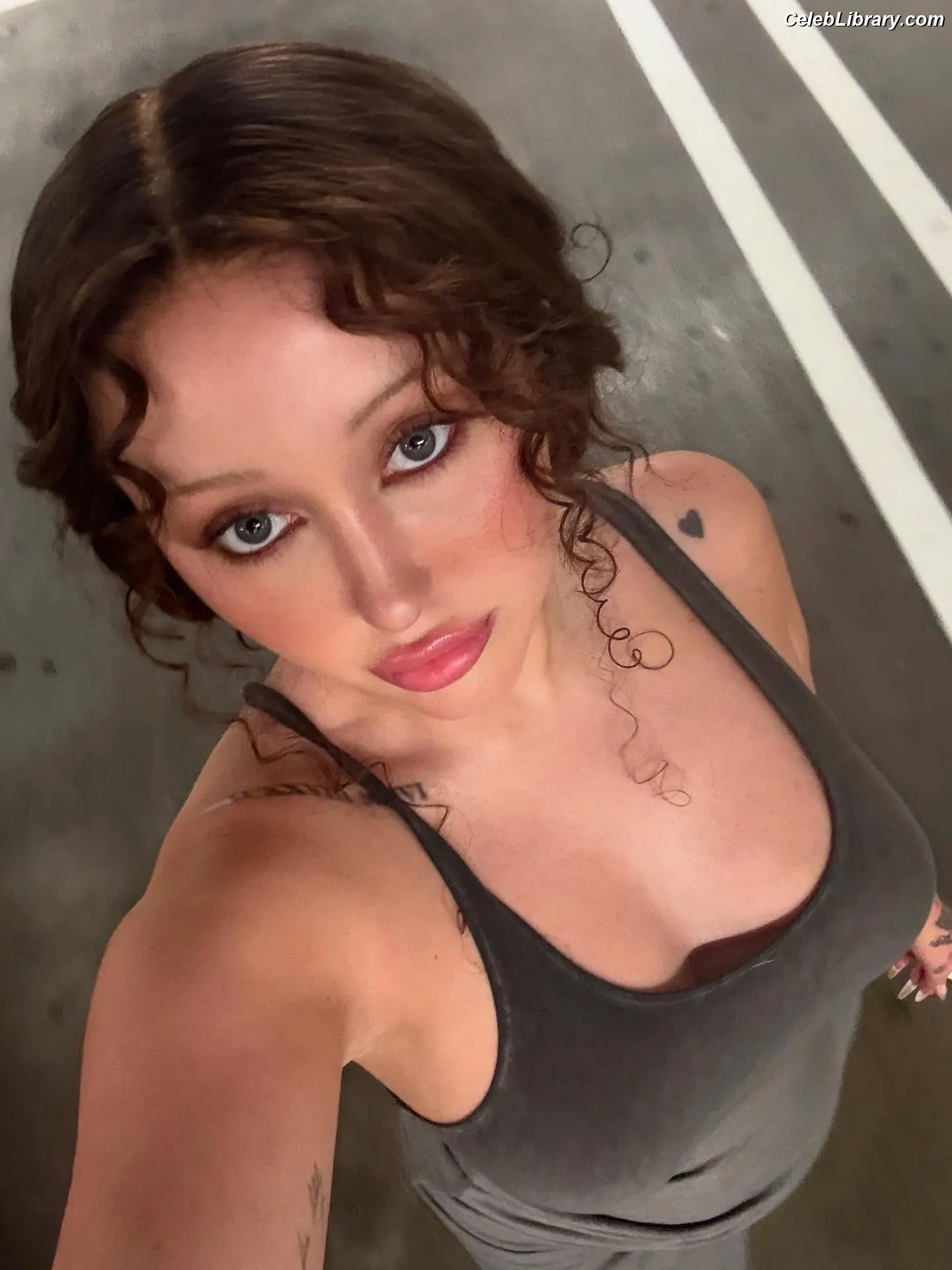 Noah Cyrus photo 17 of 911