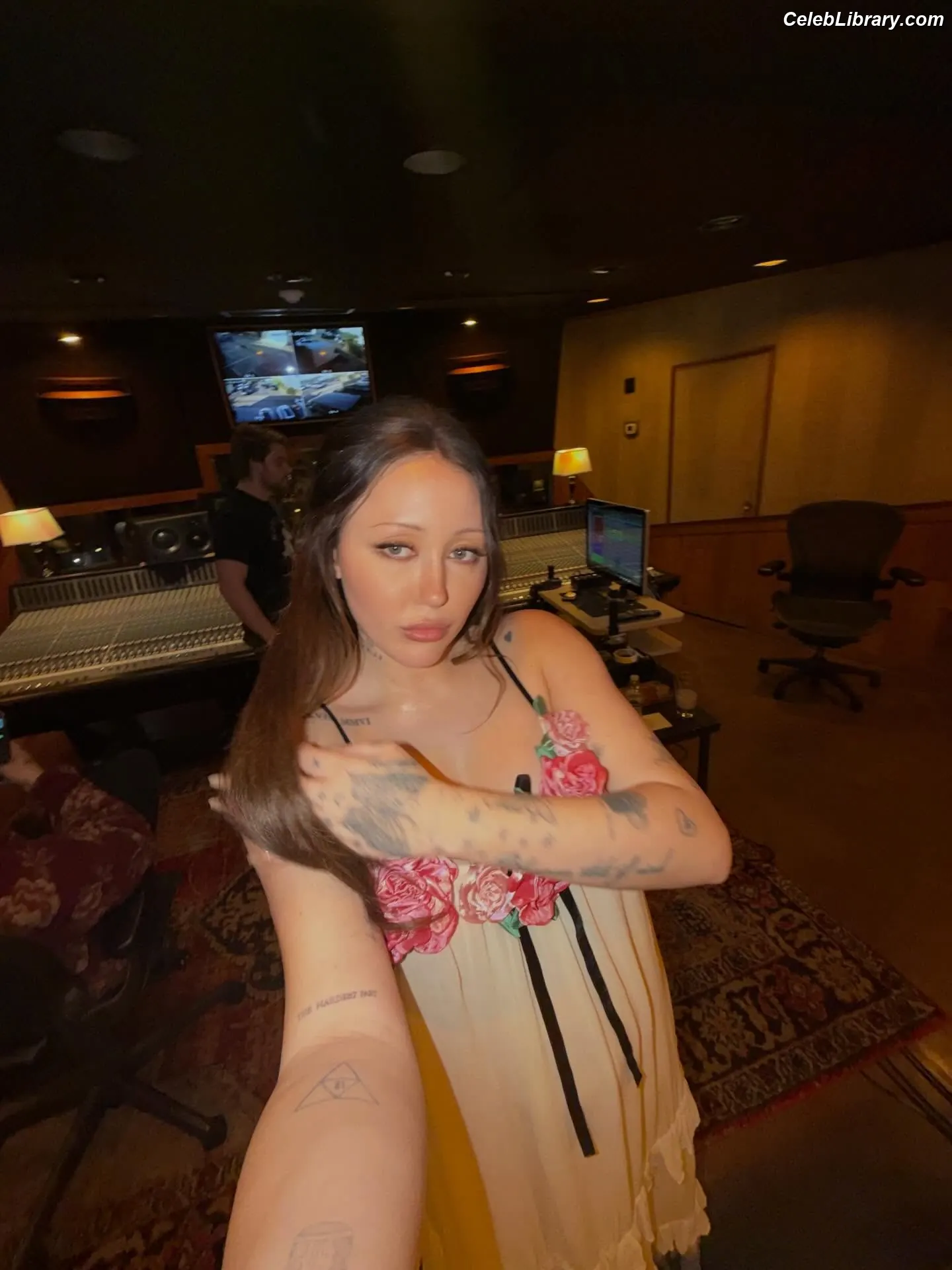 Noah Cyrus photo 19 of 911