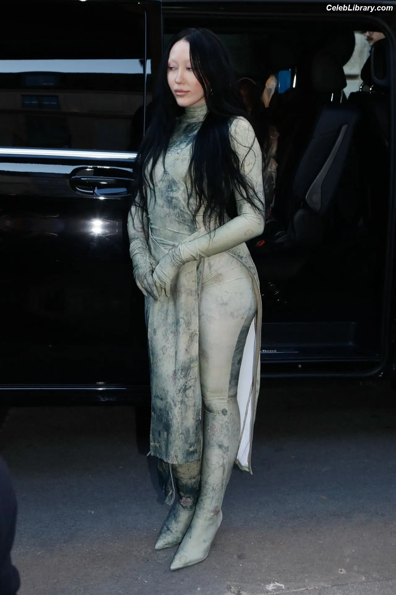 Noah Cyrus photo 22 of 911