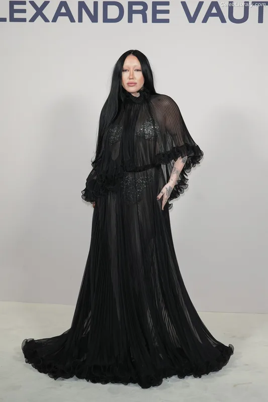 Noah Cyrus photo 15 of 908