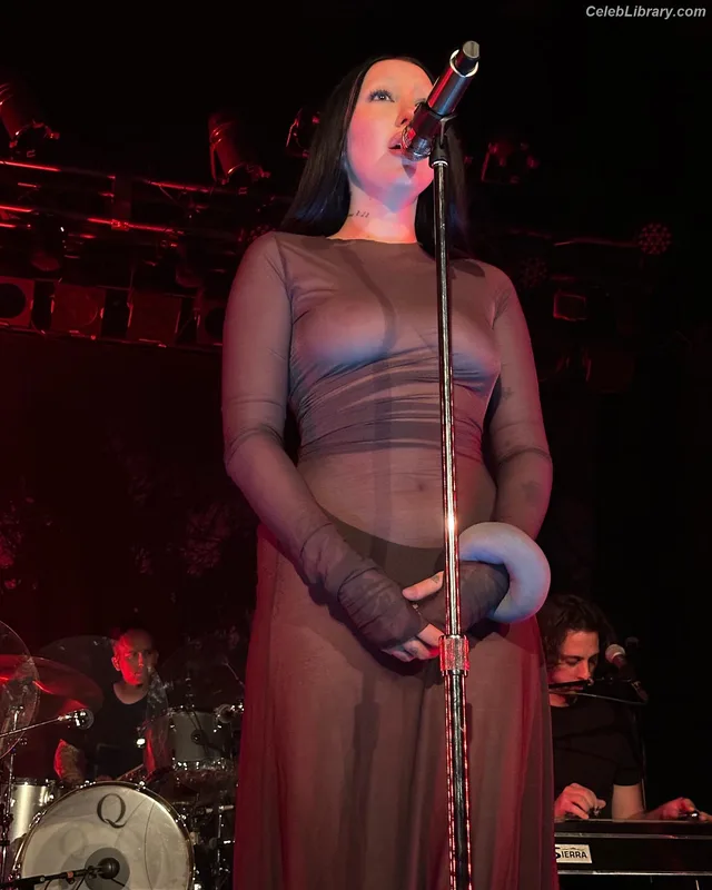 Noah Cyrus photo 19 of 908