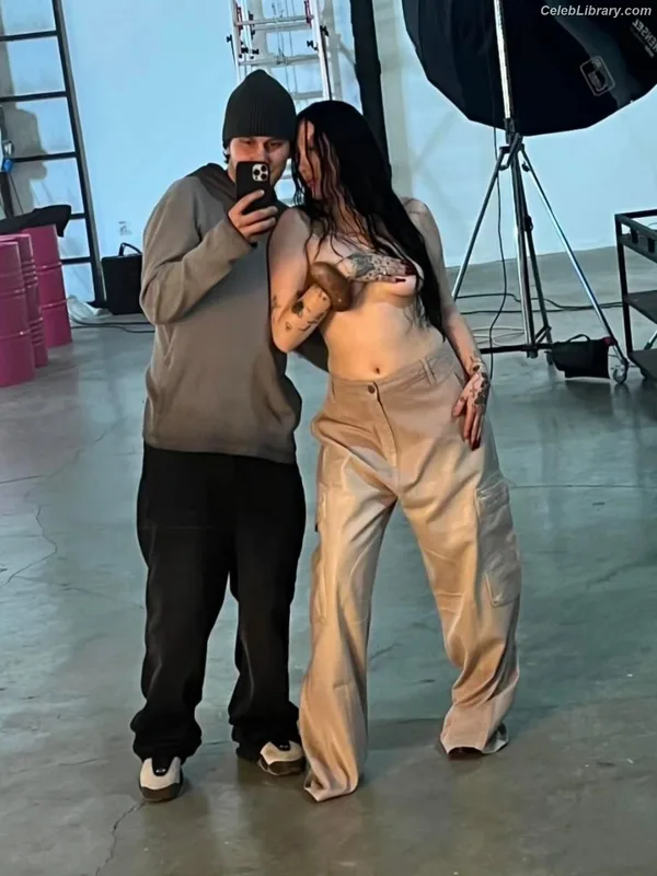 Noah Cyrus photo 21 of 908