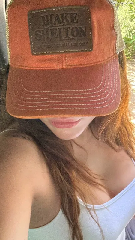 Noah Cyrus photo 13 of 908