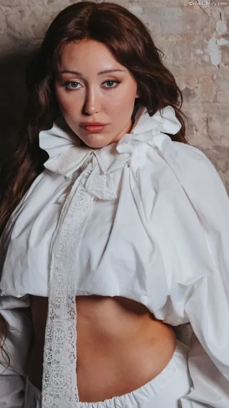 Noah Cyrus photo 24 of 908