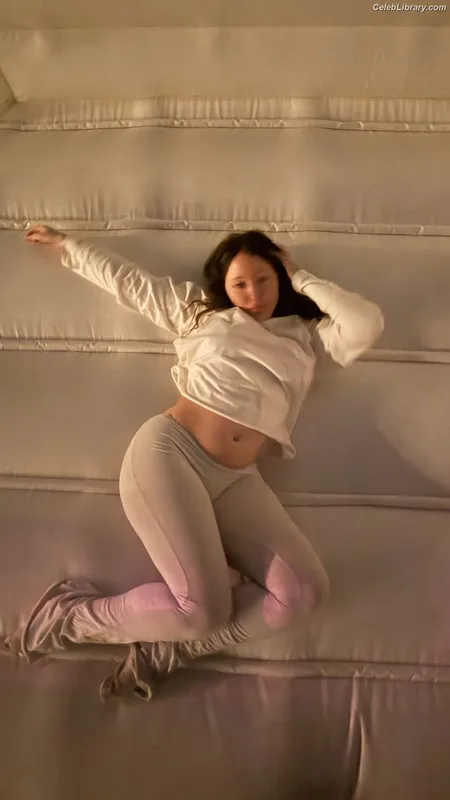 Noah Cyrus photo 5 of 908