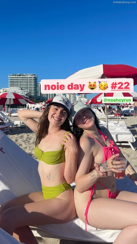 Noah Cyrus photo 11 of 908