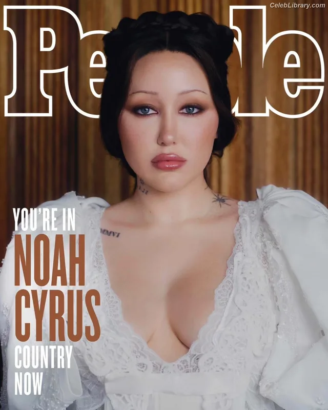 Noah Cyrus photo 19 of 908