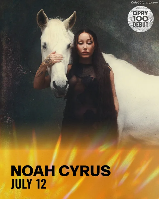 Noah Cyrus photo 11 of 908