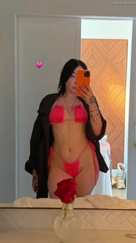 Noah Cyrus photo 13 of 908