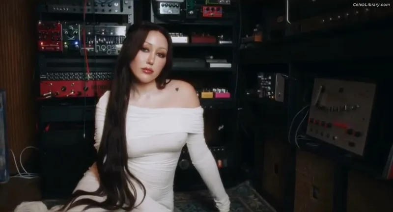 Noah Cyrus photo 22 of 908