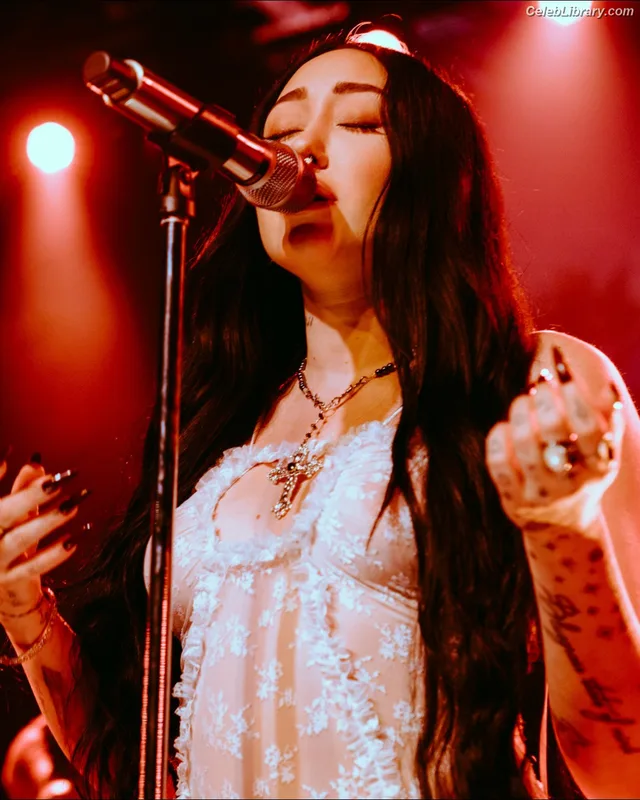 Noah Cyrus photo 24 of 908
