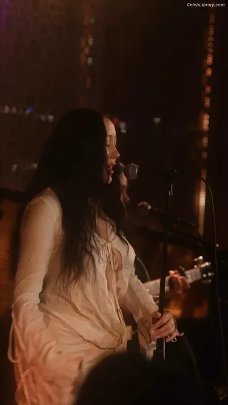 Noah Cyrus photo 12 of 908