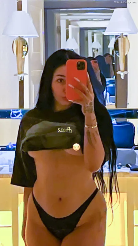 Noah Cyrus photo 23 of 908