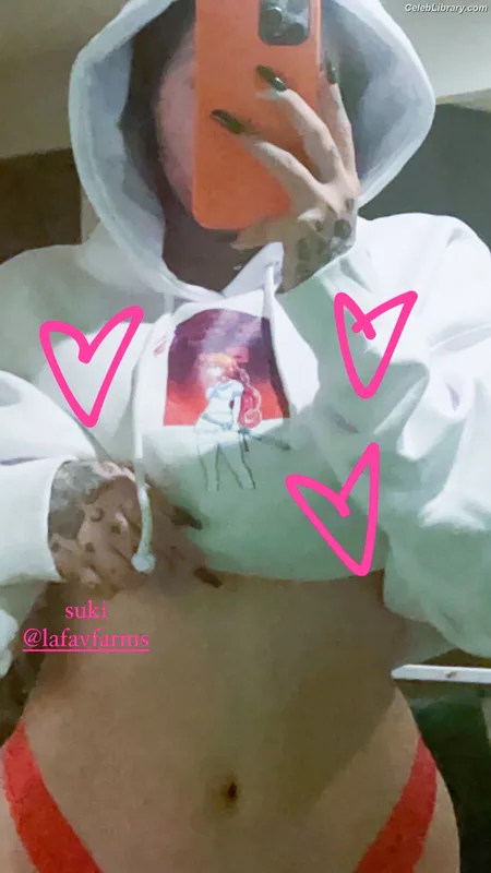 Noah Cyrus photo 12 of 908