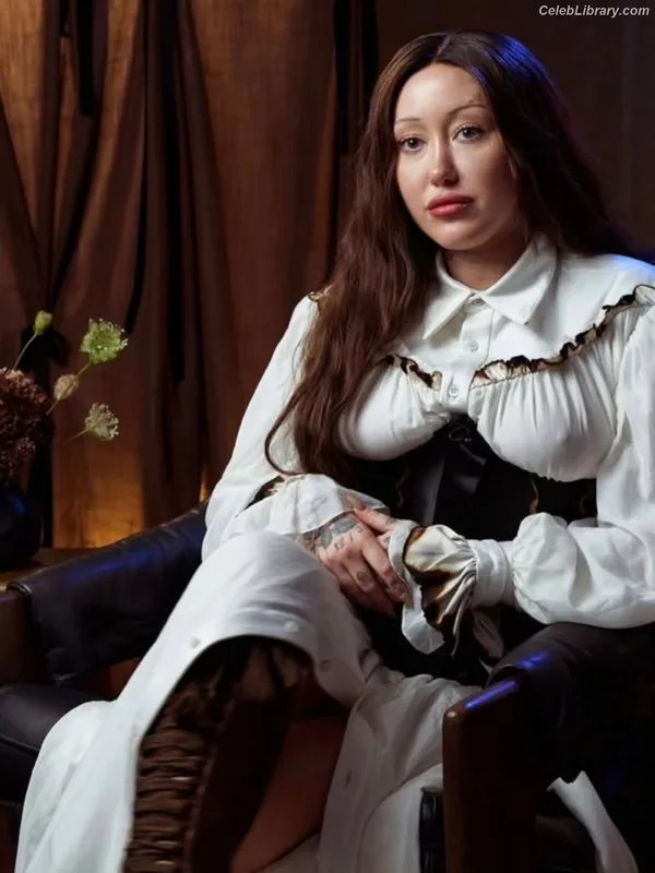 Noah Cyrus photo 20 of 908