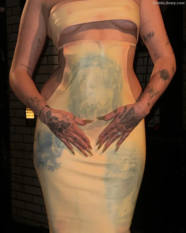 Noah Cyrus photo 8 of 908