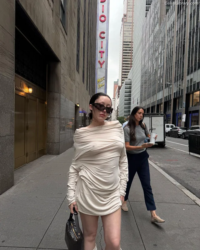 Noah Cyrus photo 11 of 908