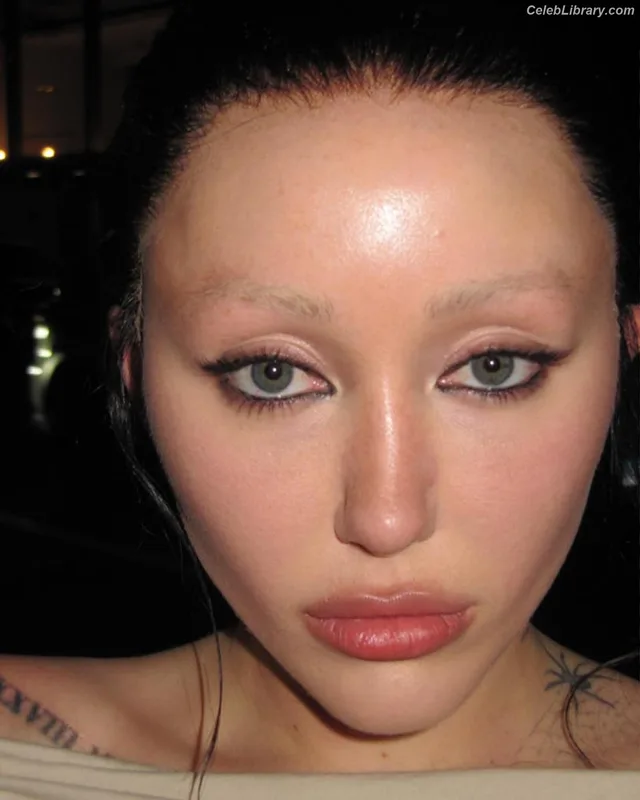 Noah Cyrus photo 16 of 908