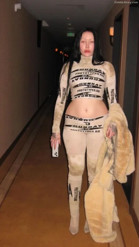 Noah Cyrus photo 17 of 908
