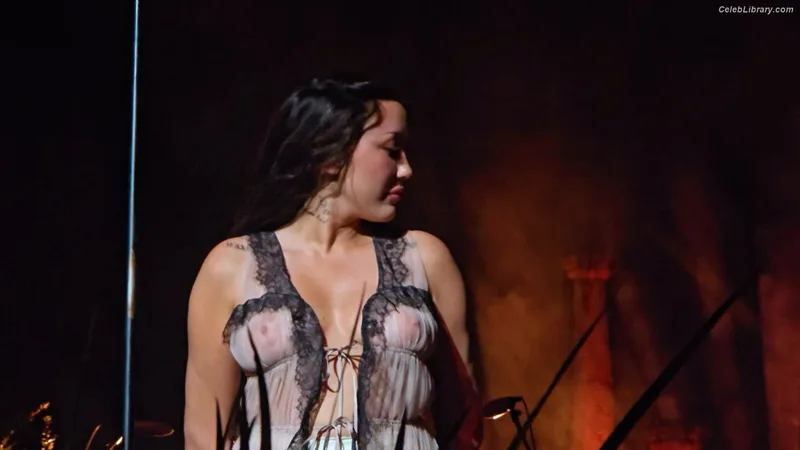 Noah Cyrus photo 18 of 908