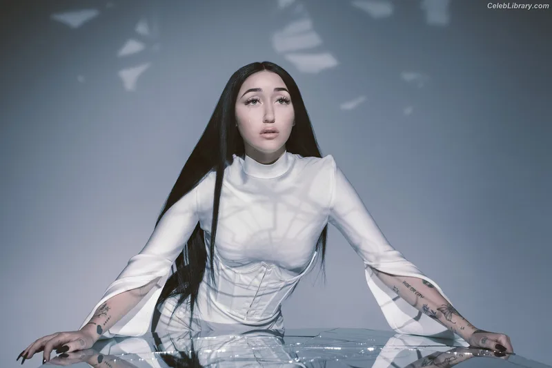 Noah Cyrus photo 22 of 908