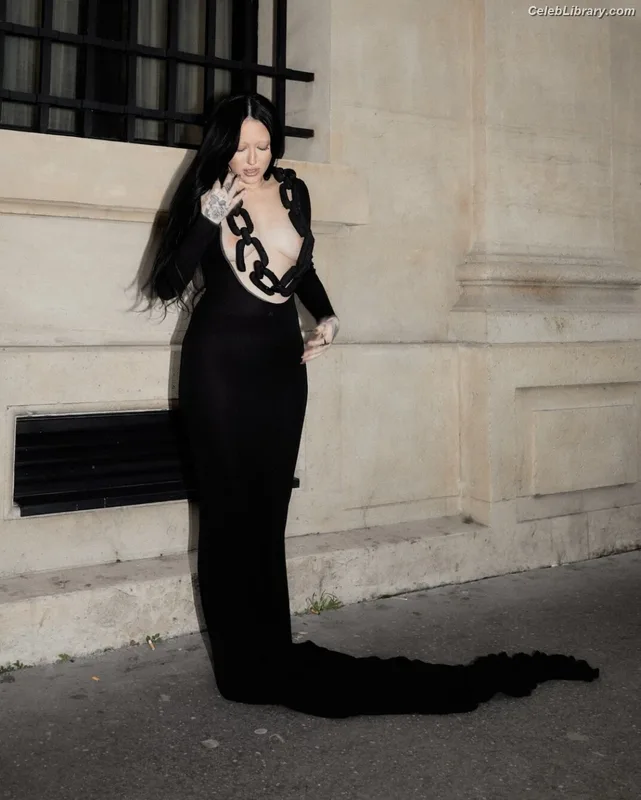 Noah Cyrus photo 1 of 908