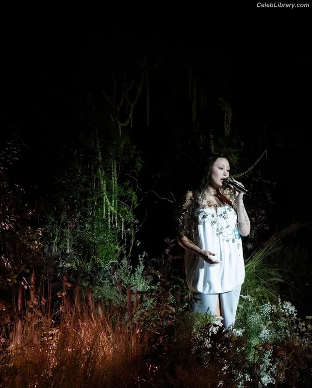 Noah Cyrus photo 7 of 908