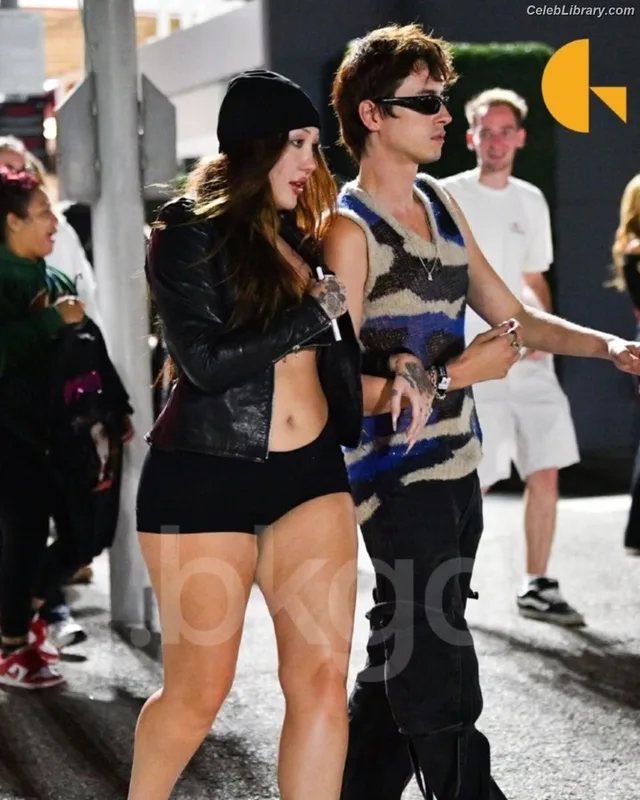 Noah Cyrus photo 7 of 908