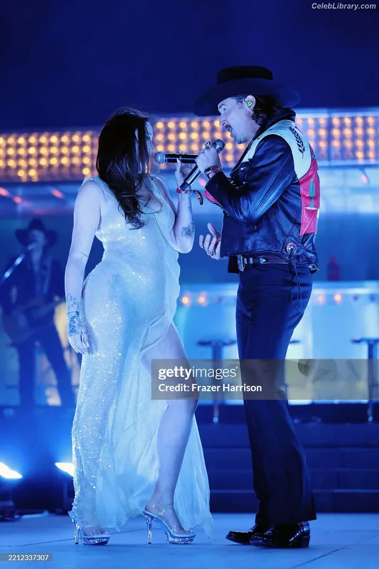Noah Cyrus photo 13 of 908
