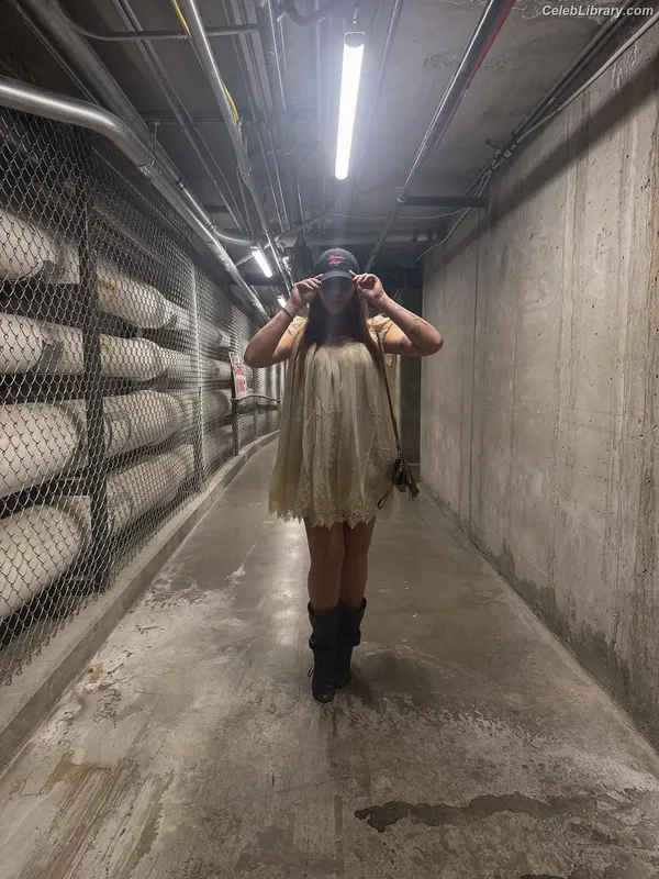 Noah Cyrus photo 12 of 908