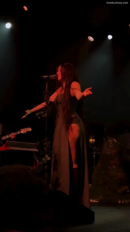 Noah Cyrus photo 14 of 908