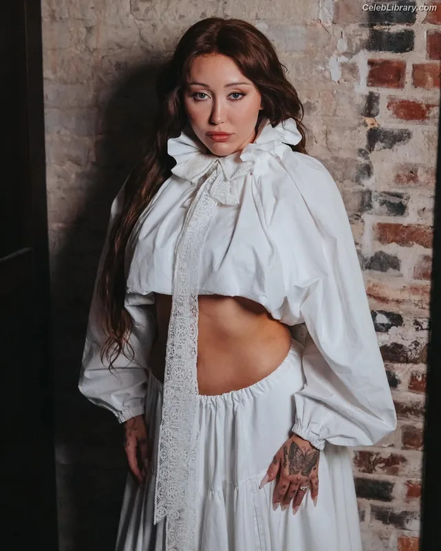 Noah Cyrus photo 23 of 908