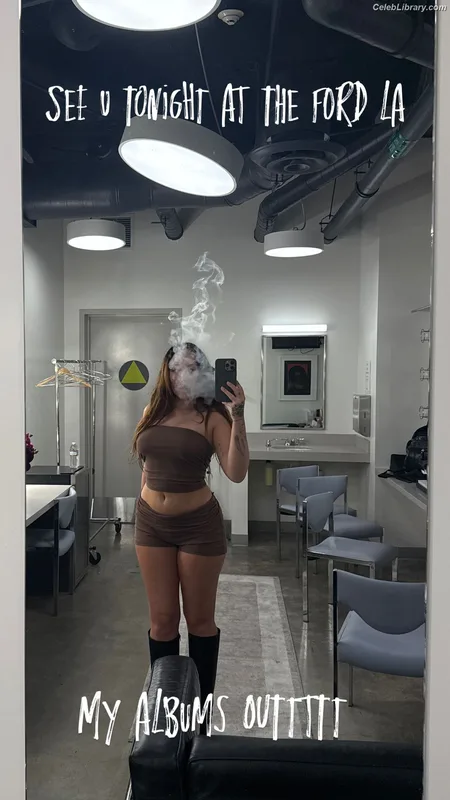 Noah Cyrus photo 3 of 908