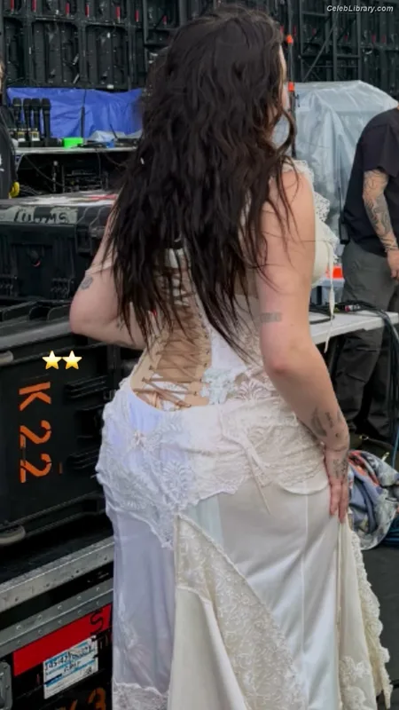 Noah Cyrus photo 6 of 908