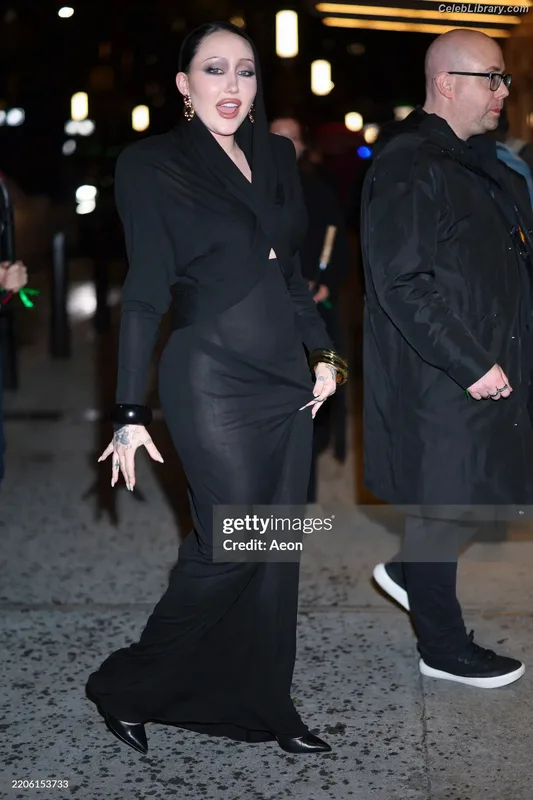 Noah Cyrus photo 9 of 908