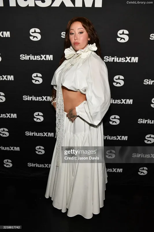 Noah Cyrus photo 13 of 908