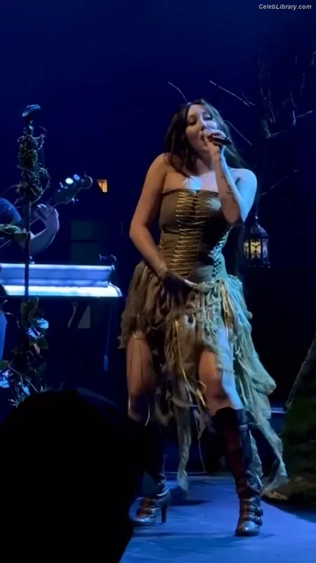 Noah Cyrus photo 21 of 908