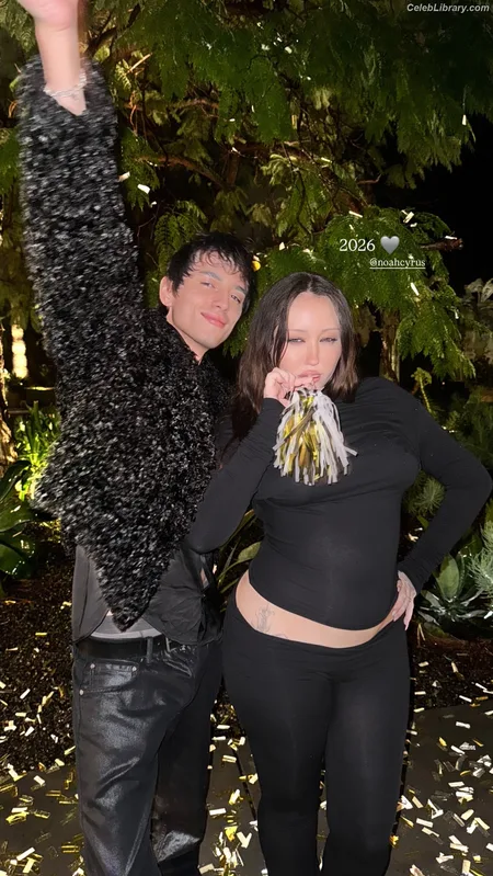 Noah Cyrus photo 14 of 908