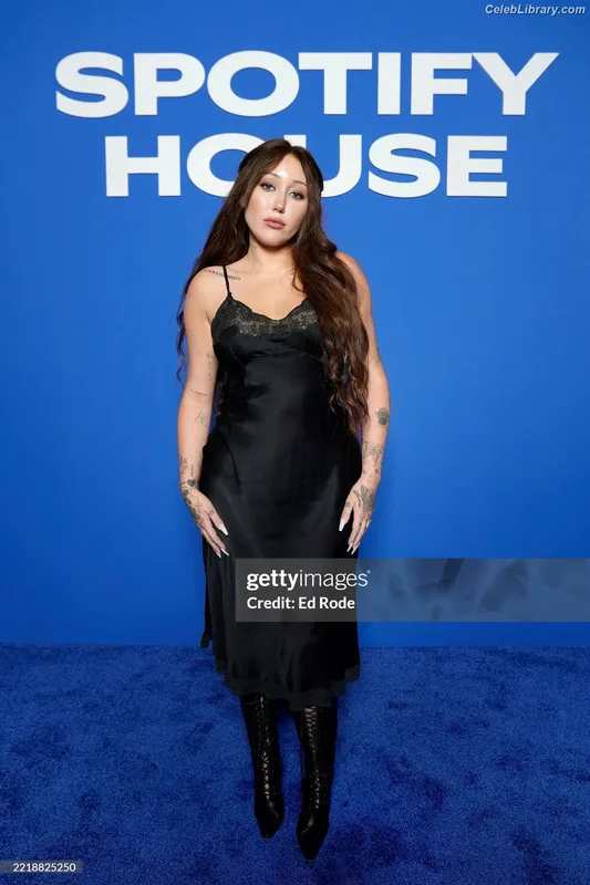 Noah Cyrus photo 15 of 908