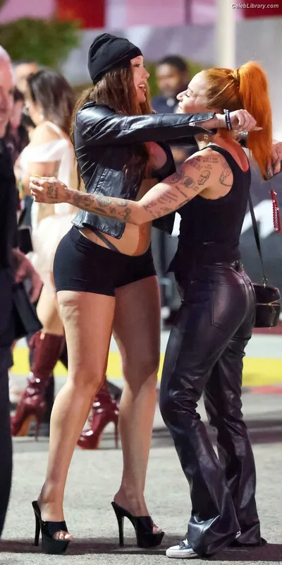Noah Cyrus photo 16 of 908