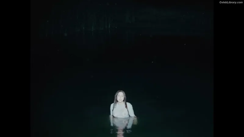 Noah Cyrus photo 9 of 908