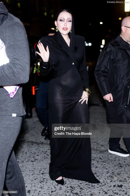 Noah Cyrus photo 15 of 908