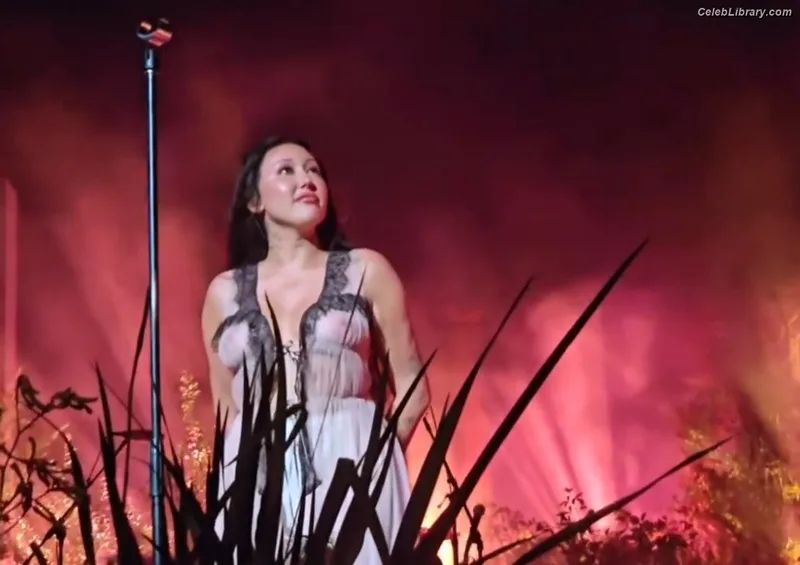 Noah Cyrus photo 1 of 908