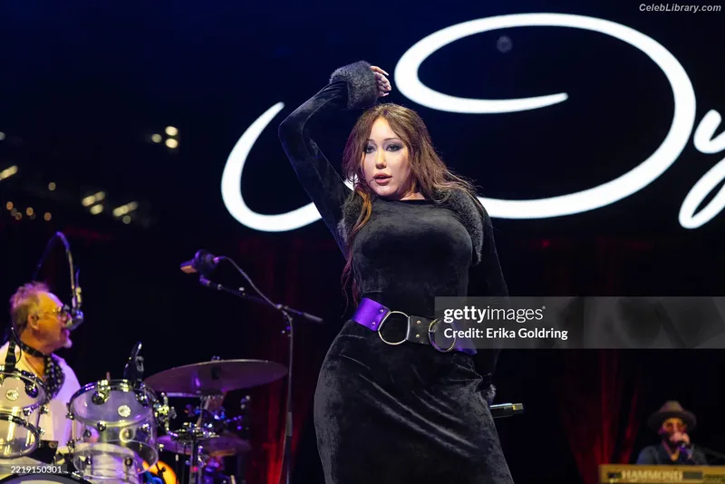 Noah Cyrus photo 4 of 908