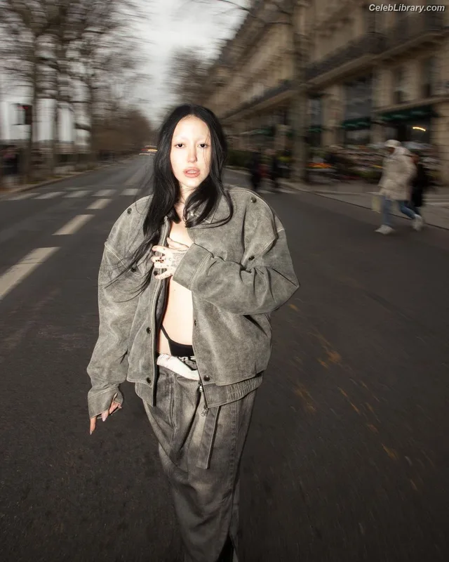 Noah Cyrus photo 17 of 908